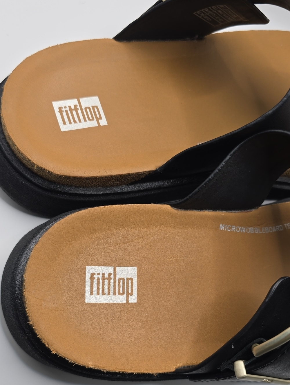 FitFlop Gen-FF Buckle Leather Toe-Post Sandals - Picture 4 of 11